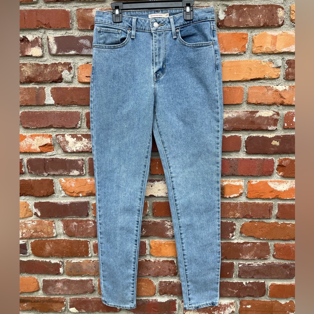 EUC Levi's 721 High Rise Skinny